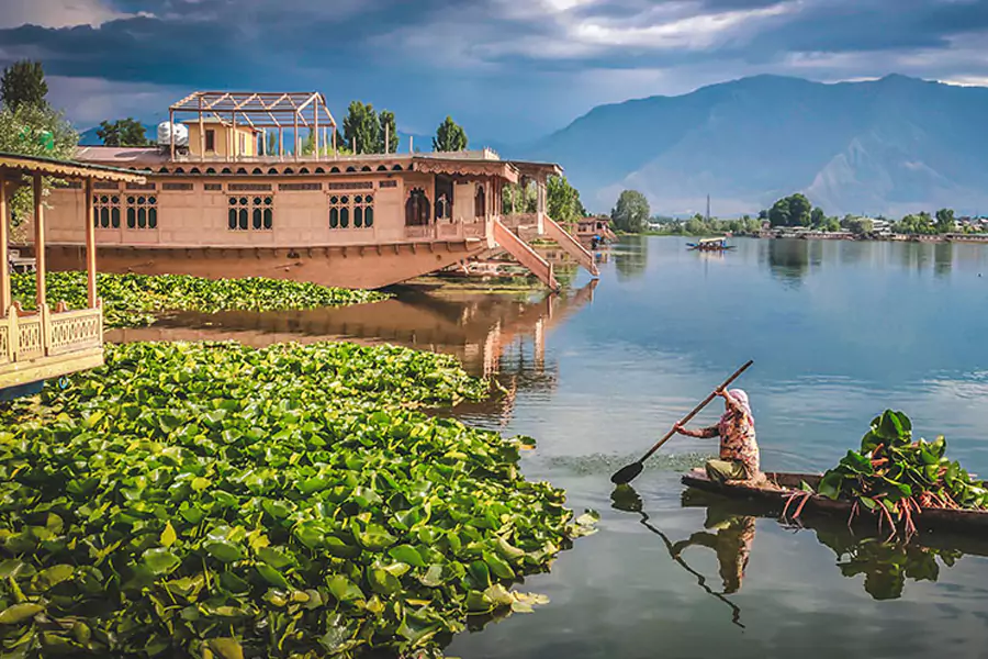 Houseboat stay